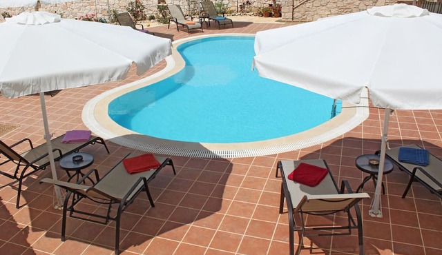 The Vivian - Luxury Stone Villa