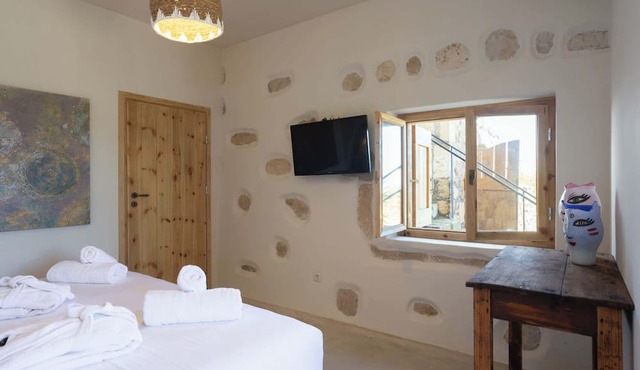 Aerida Guesthouse Of Stone - Maria Cozy Suite