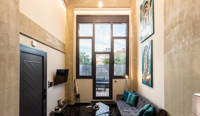 Ventiri Lofts - Luxury Duplex w Private Garden