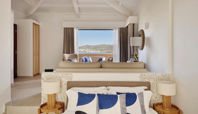 Angelina Aegina Boutique Escape
