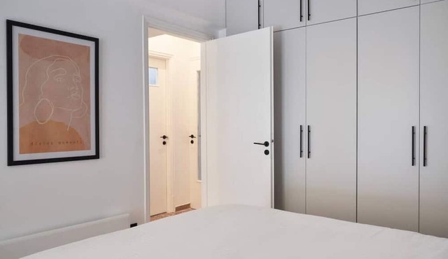 Bright 2bd Apt-Archeological Museum