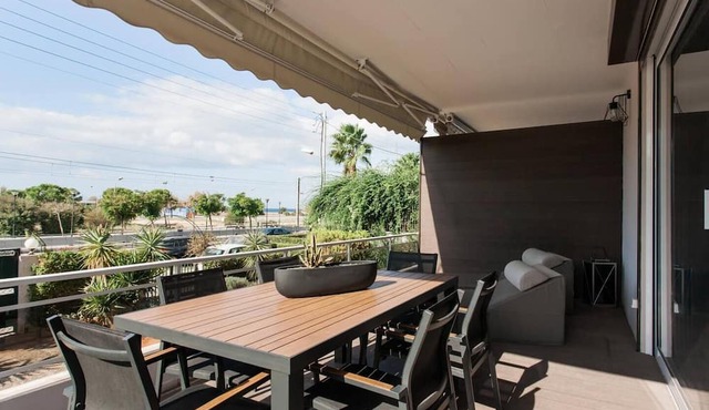 3BD Beachfront Athens Riviera Apartment by TheOlon