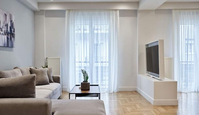 Spacious 2bd Apt in Prime Location next to Divani