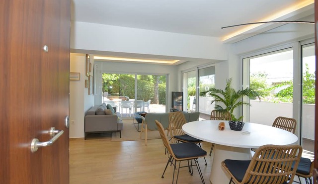 Vouliagmeni Beach Stylish house private garden