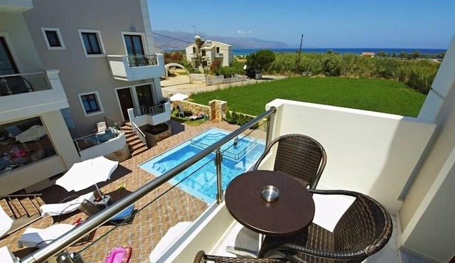 Theros Hotel