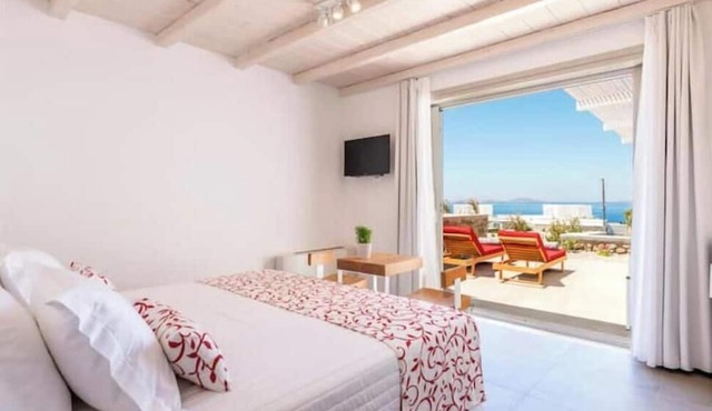 o Lofos CHORA Deluxe Suite with Private Pool