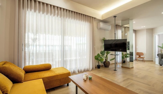 Apt in Monastiraki with balcony and Acropolis view