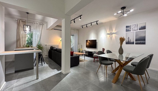 LIV - Modern Comfort Oasis in Pagrati