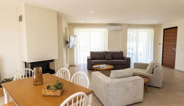 Dream Day VillanCharming 3-bedroom villa with AC, WiFi in amazing Psathopirgos