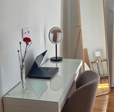 Spacious Art Apartment in Gazi 2 min Metro