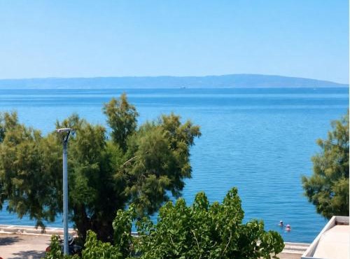 'Εν πλώ Giouli's home