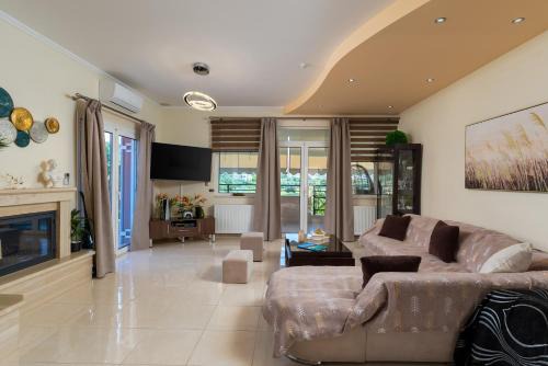 Villa Paris with Rooftop & Jacuzzi