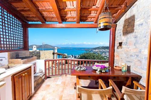 Sea view house Leonidas Sleeps 3 with balcony bbq