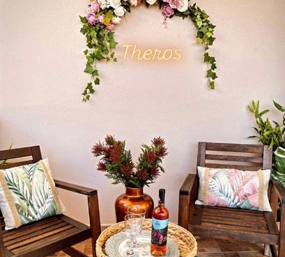 Theros Lux Apartment