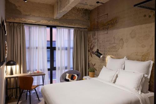Anise Aluma Athens, Tapestry Collection by Hilton