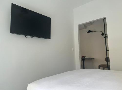 White Line Suite