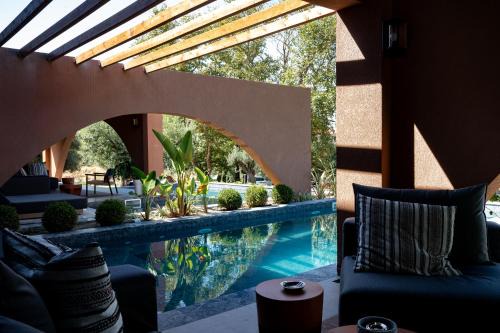 Euphoria Villa, 9 bdrs with private pools, beachfront