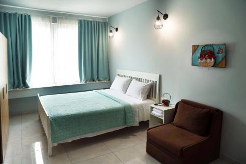 Menta Studios, next to metro station, smart tv