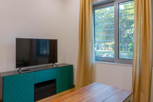Academia apartments by the park
