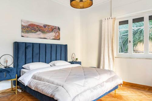 New Huge 5BDR/2bath Apt(+netflix)/1min toAcropolis