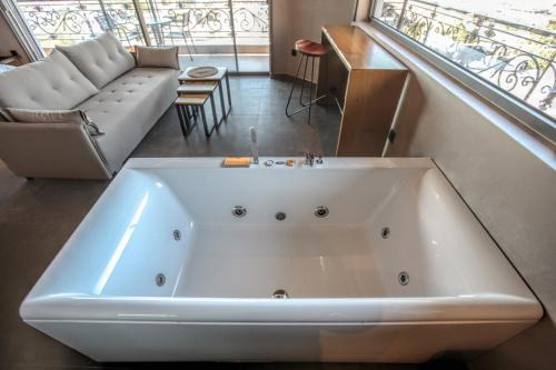Meteora Heaven and Earth premium suites - Adults Friendly